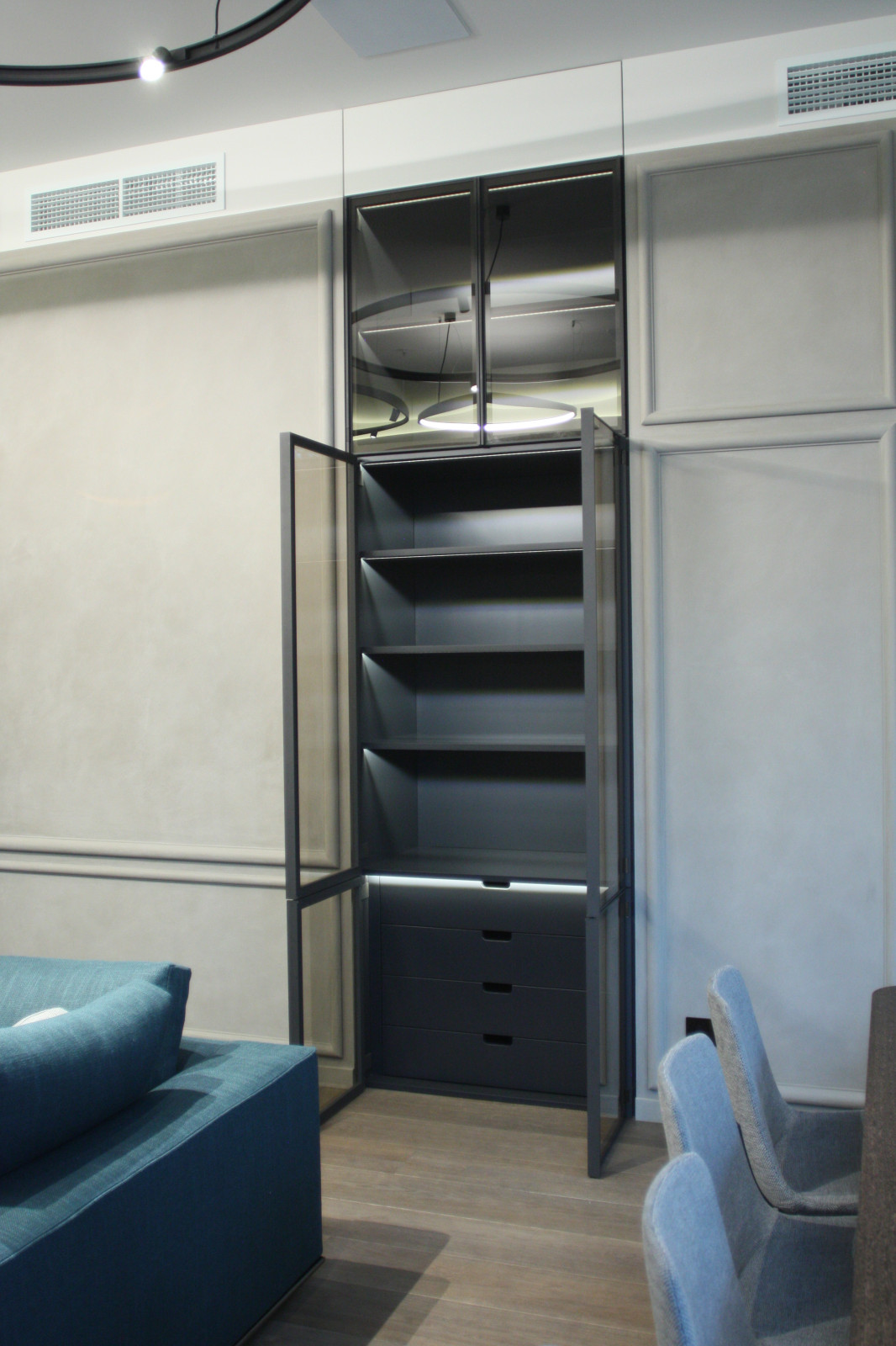 Шкафы и тумбы