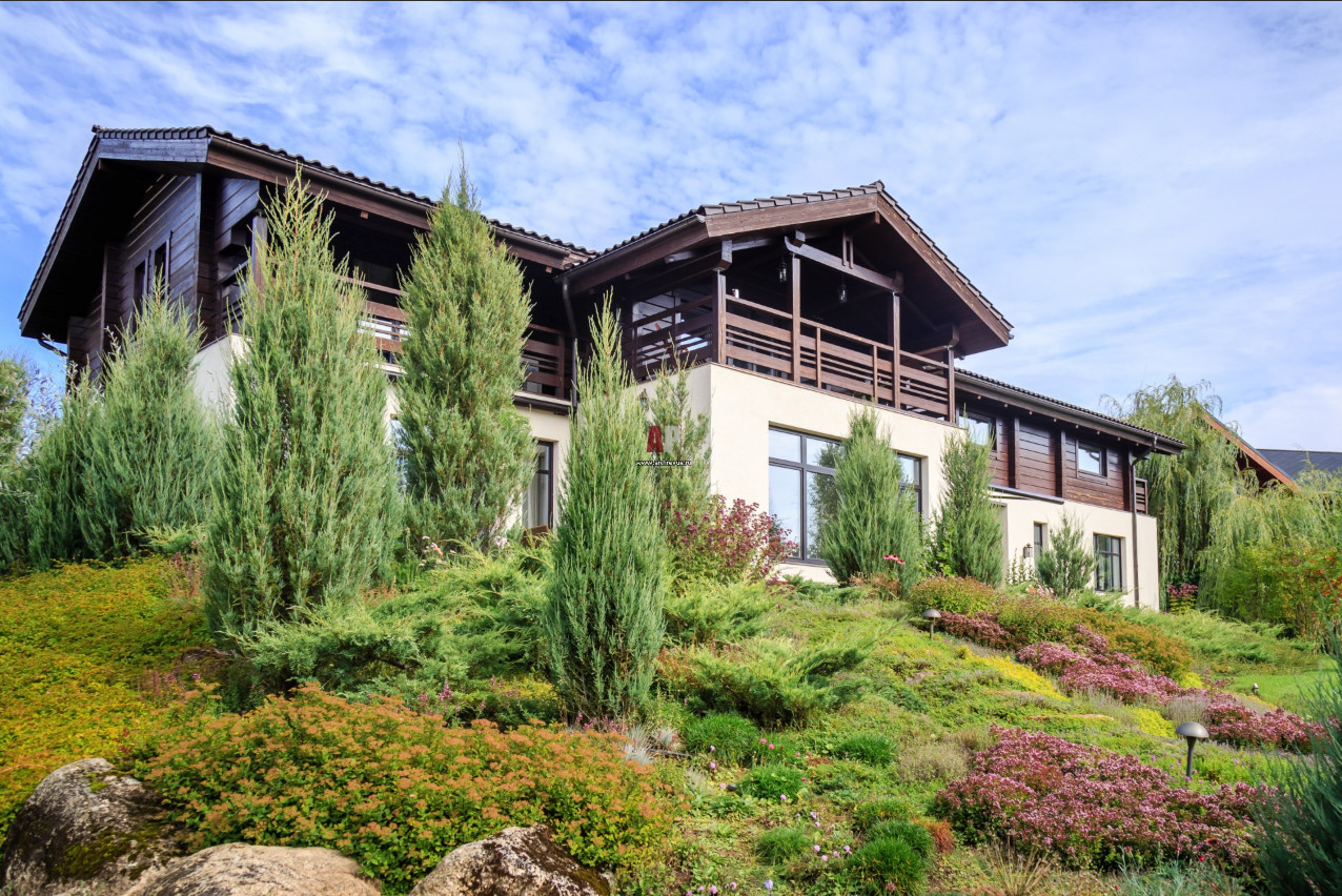 Обложка альбома: Экстерьер фасад дерево крыша