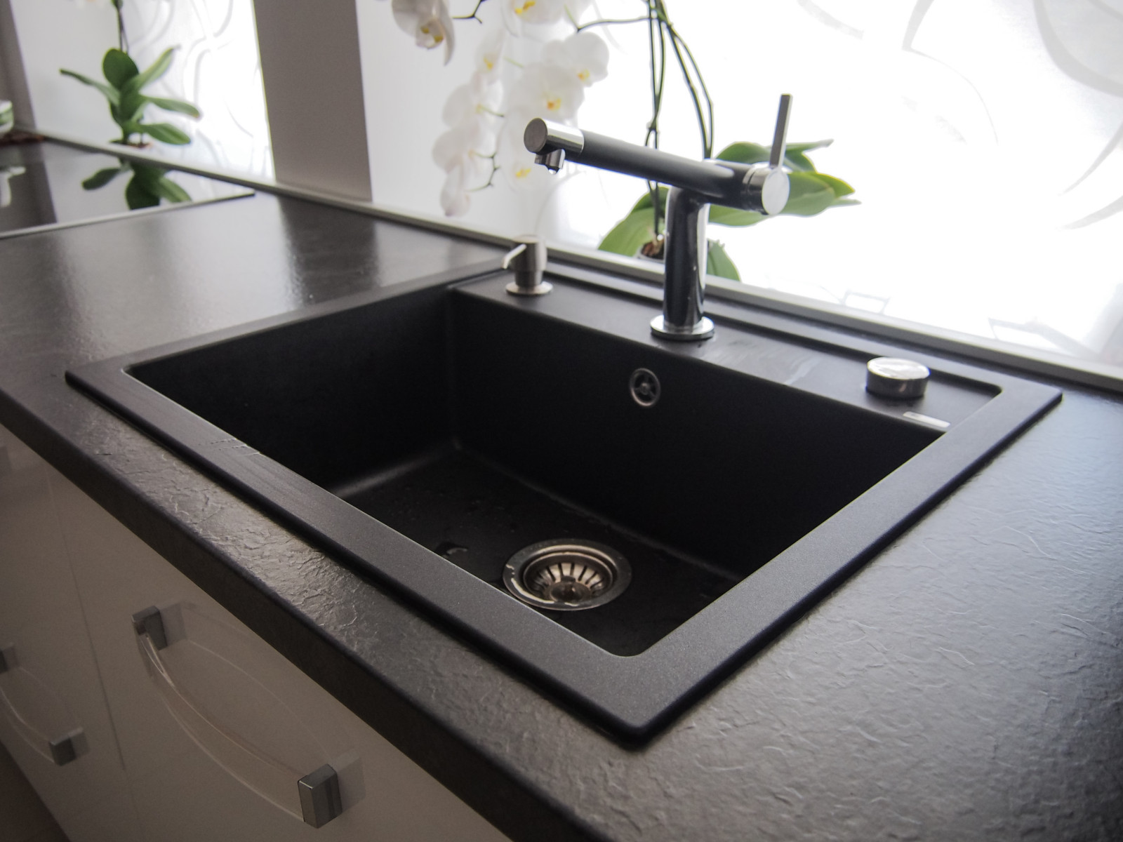 Кухня в светлых тонах