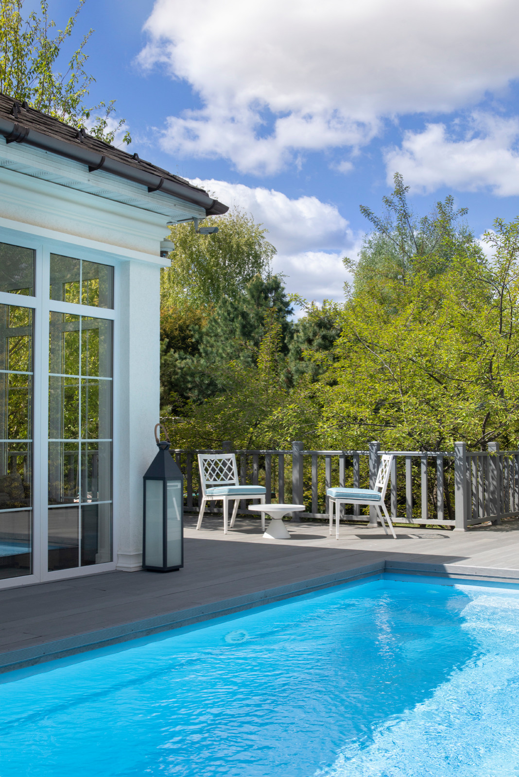 Павильон для отдыха с бассейном