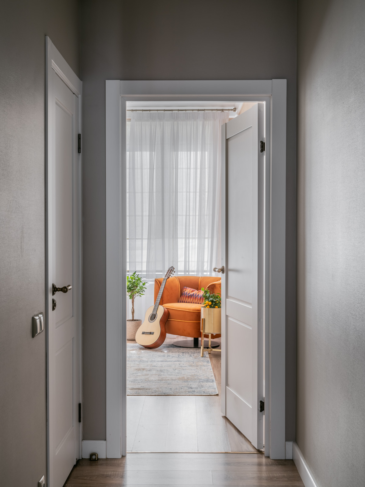 Вид на детскую со стороны коридора в ЖК "Испанские кварталы"