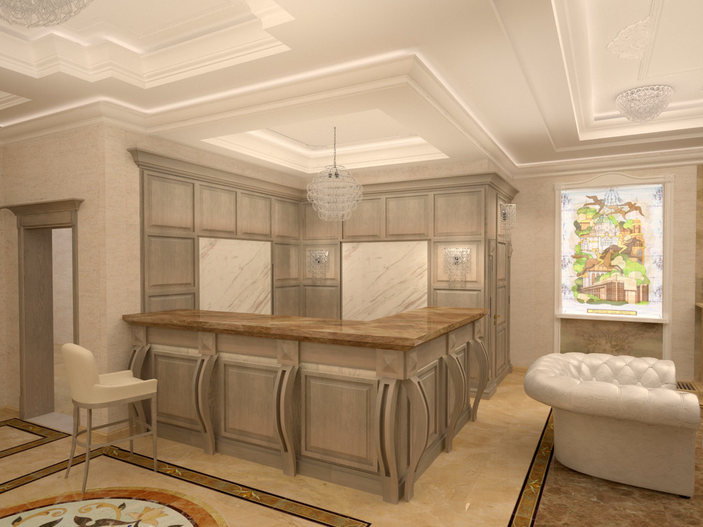 Главный холл гостиницы с витражами