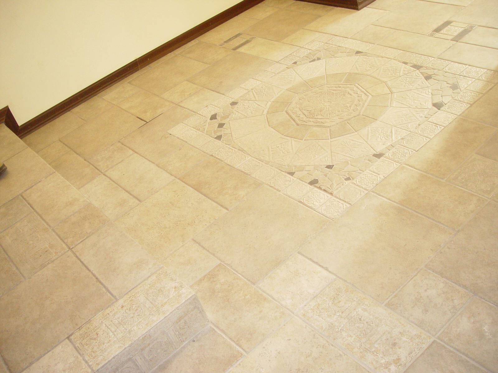 Порог при входе в квартиру