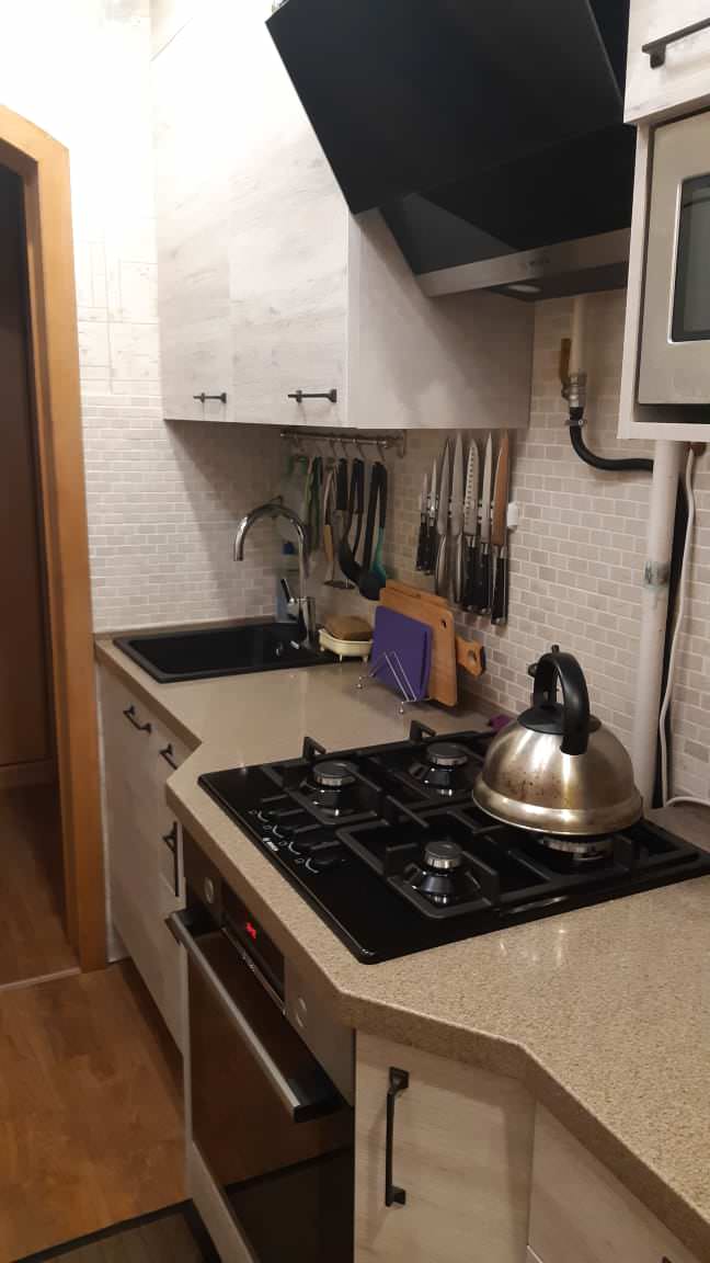 Маленькая кухня с газовой варочной панелью