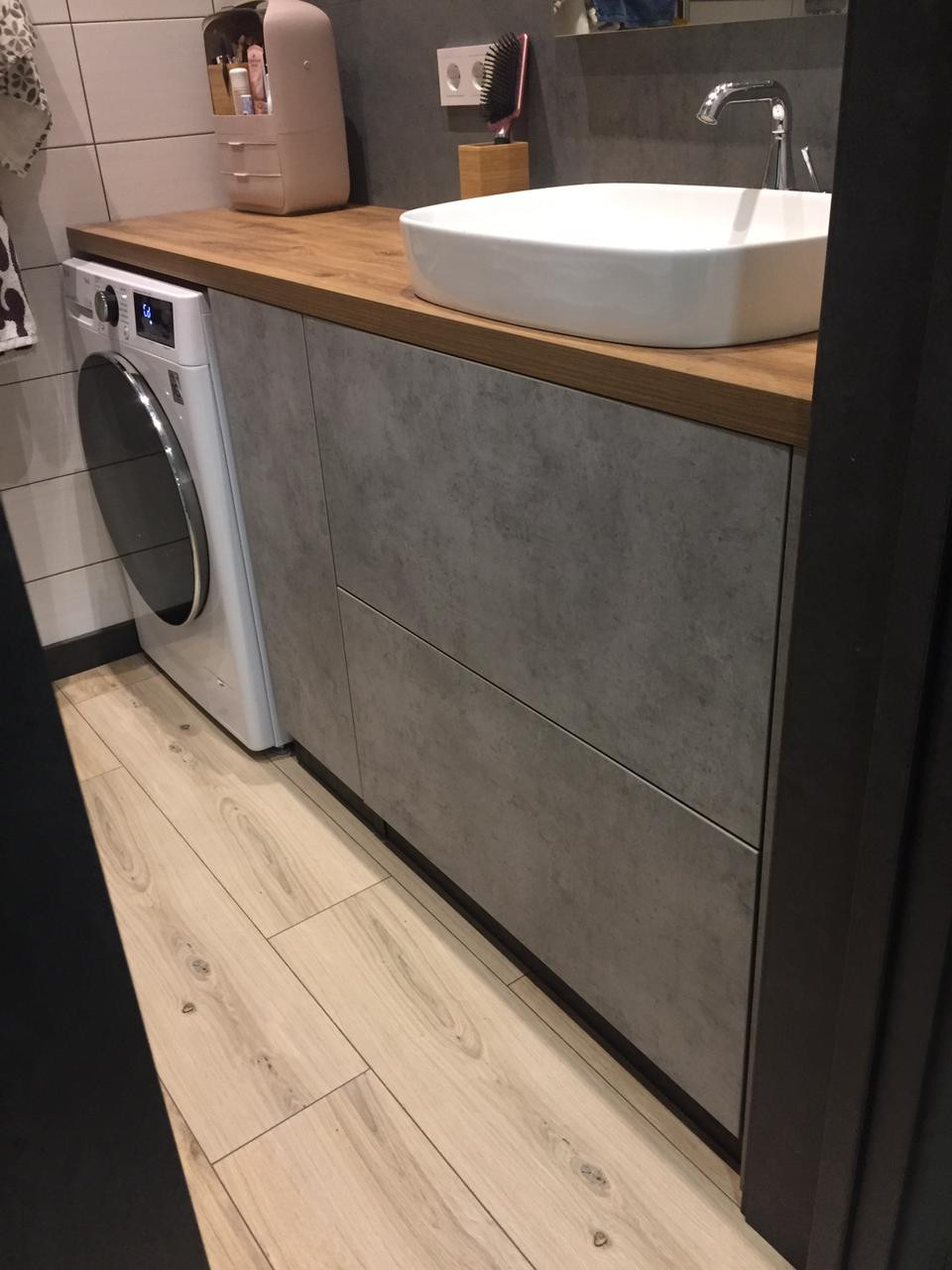 Ванная комната фасады эггер, столешница резопал, фурнитура блум