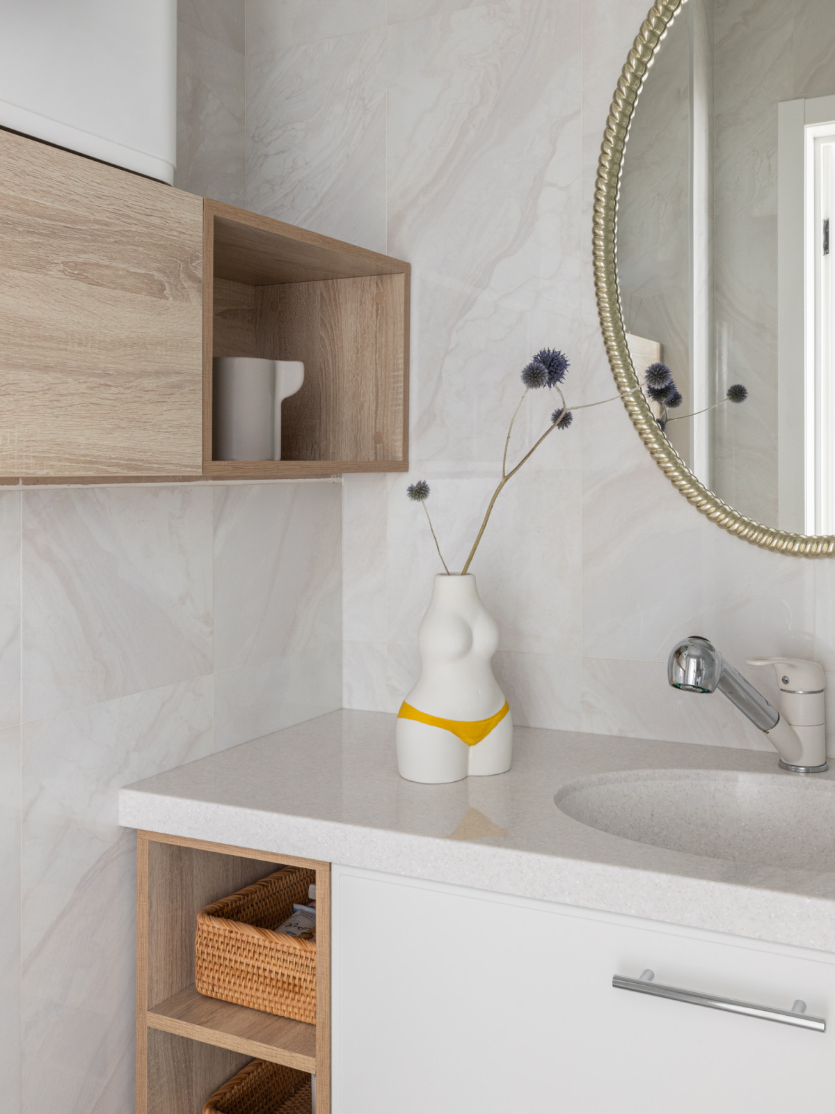 Цветы, цветы... и еще немного цветов.