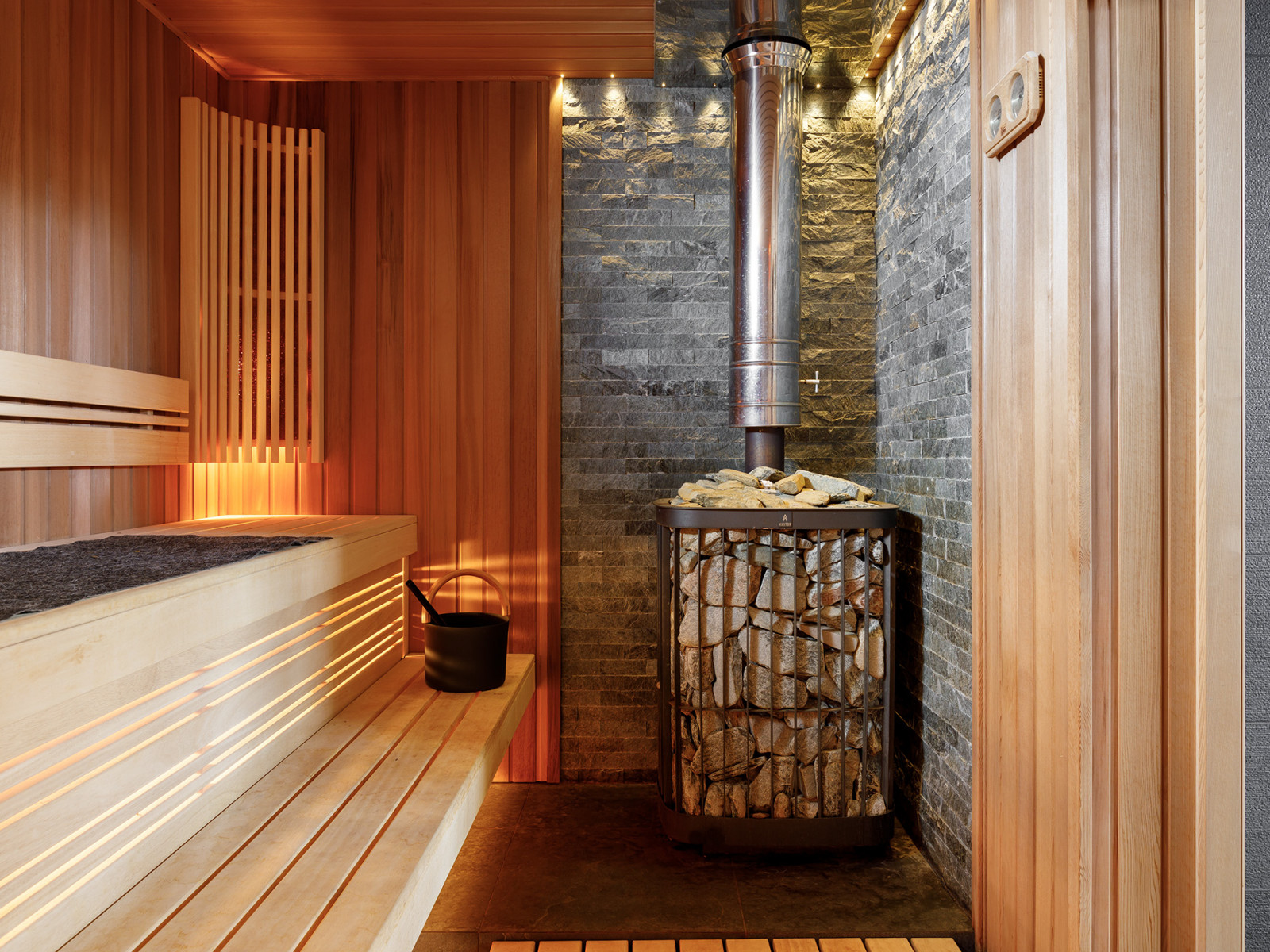 ЗАГОРОДНЫЙ ДОМ В ПОСЕЛКЕ «ОСТРОВ»