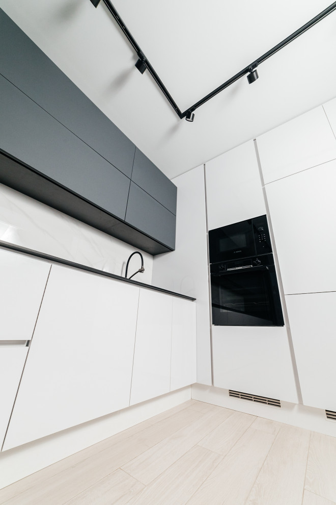 Угловая кухня с фасадами Fenix