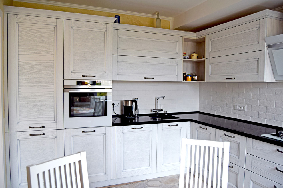 Кухня с фасадами из массива ясеня