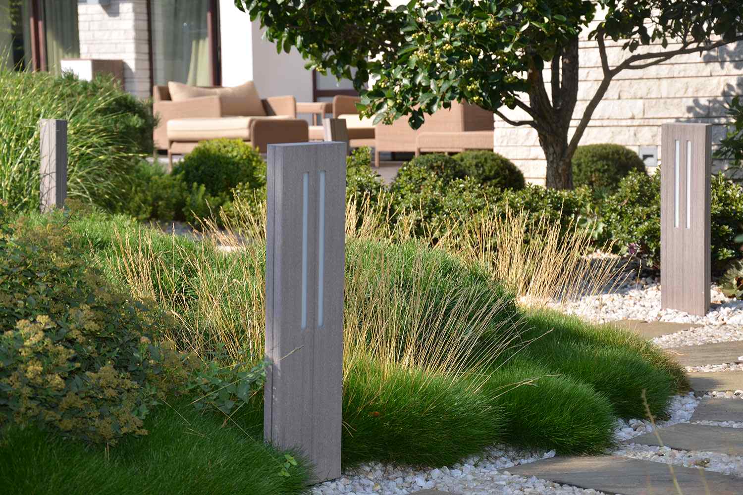 Современный сад в КП "Бенилюкс" вилла 2