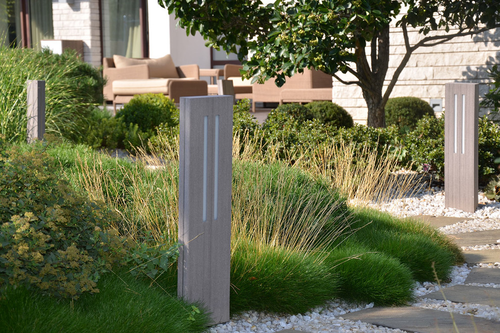 Современный сад в КП "Бенилюкс" вилла 2