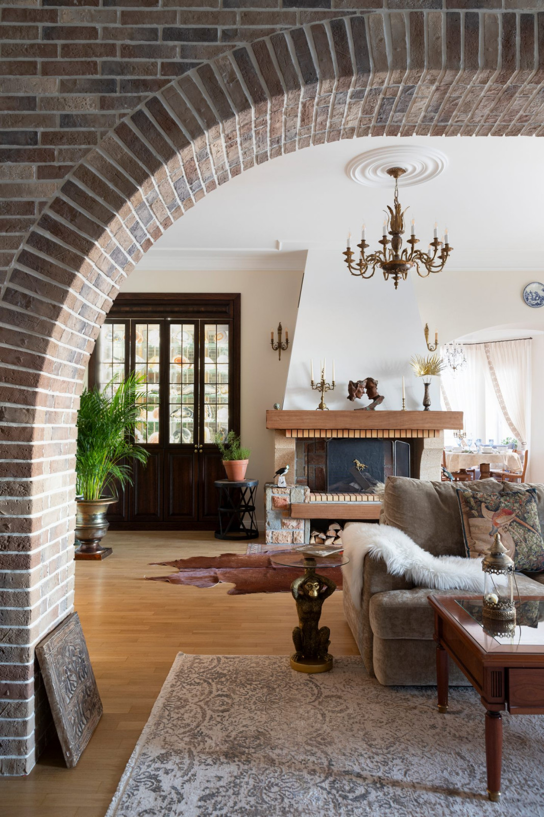 Гостиная с аркой