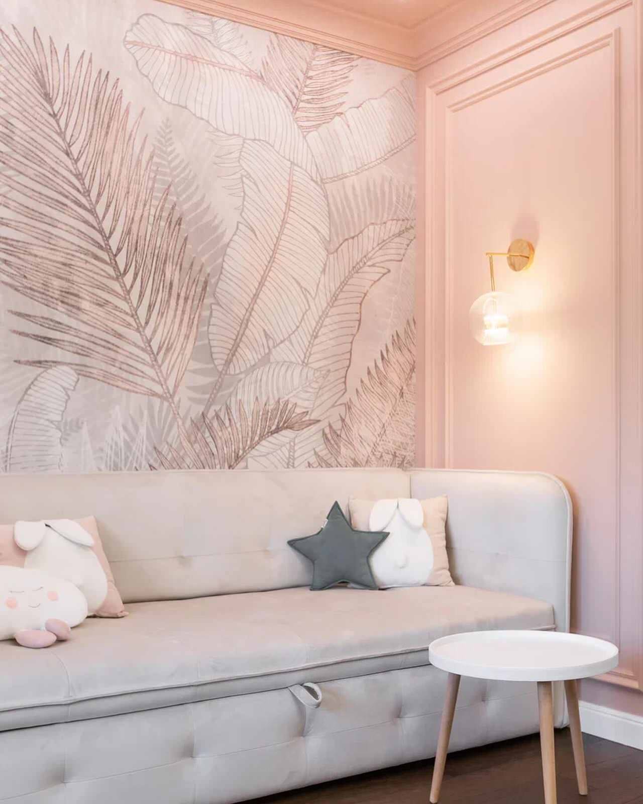 Интерьер детской комнаты в нежно-розовом цвете