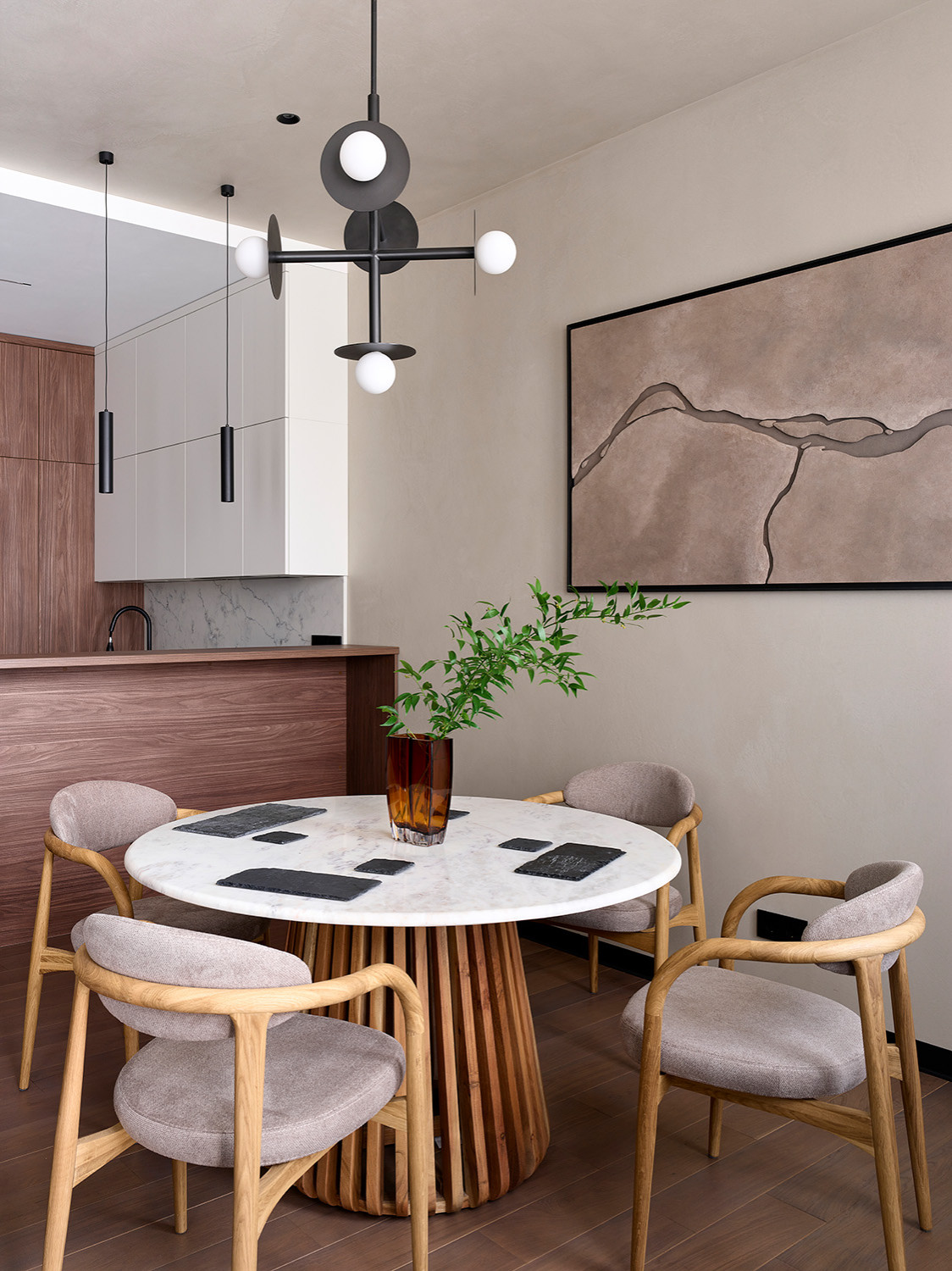 Квартира в доме с золотой аркой