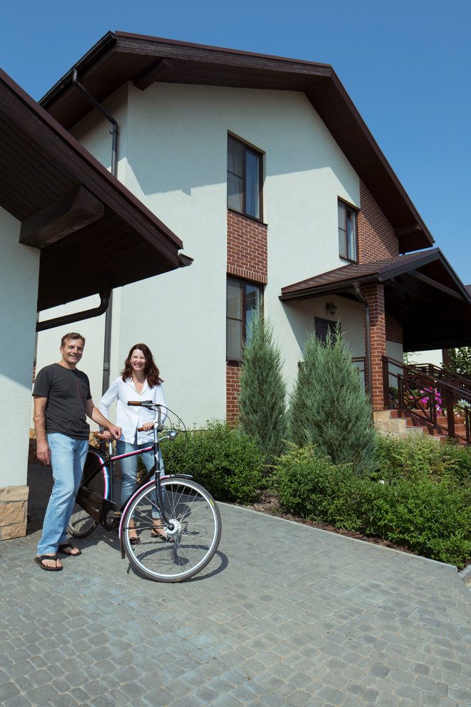 В гостях: Участок с фамильными дубами и баней в срубе