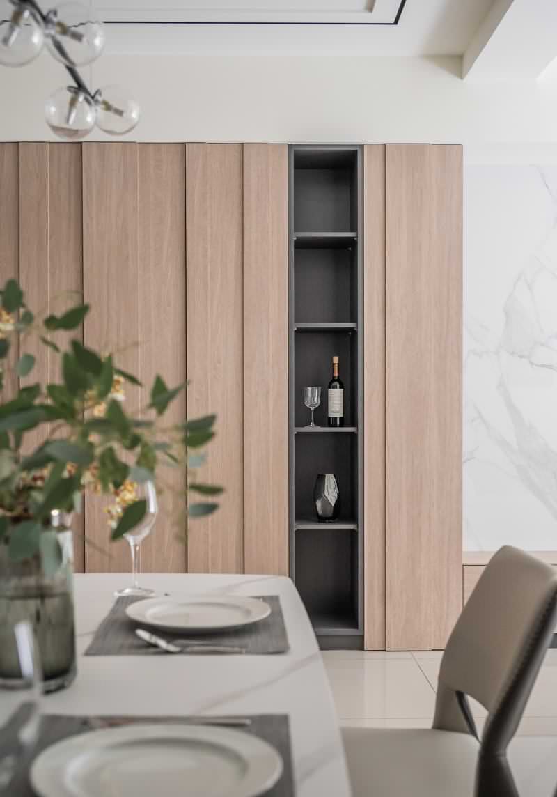 Благородные кремовые тона в современной квартире для большой семьи от L DESIGN