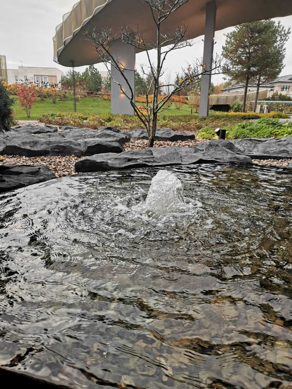 Фонтан с чашей из кортена