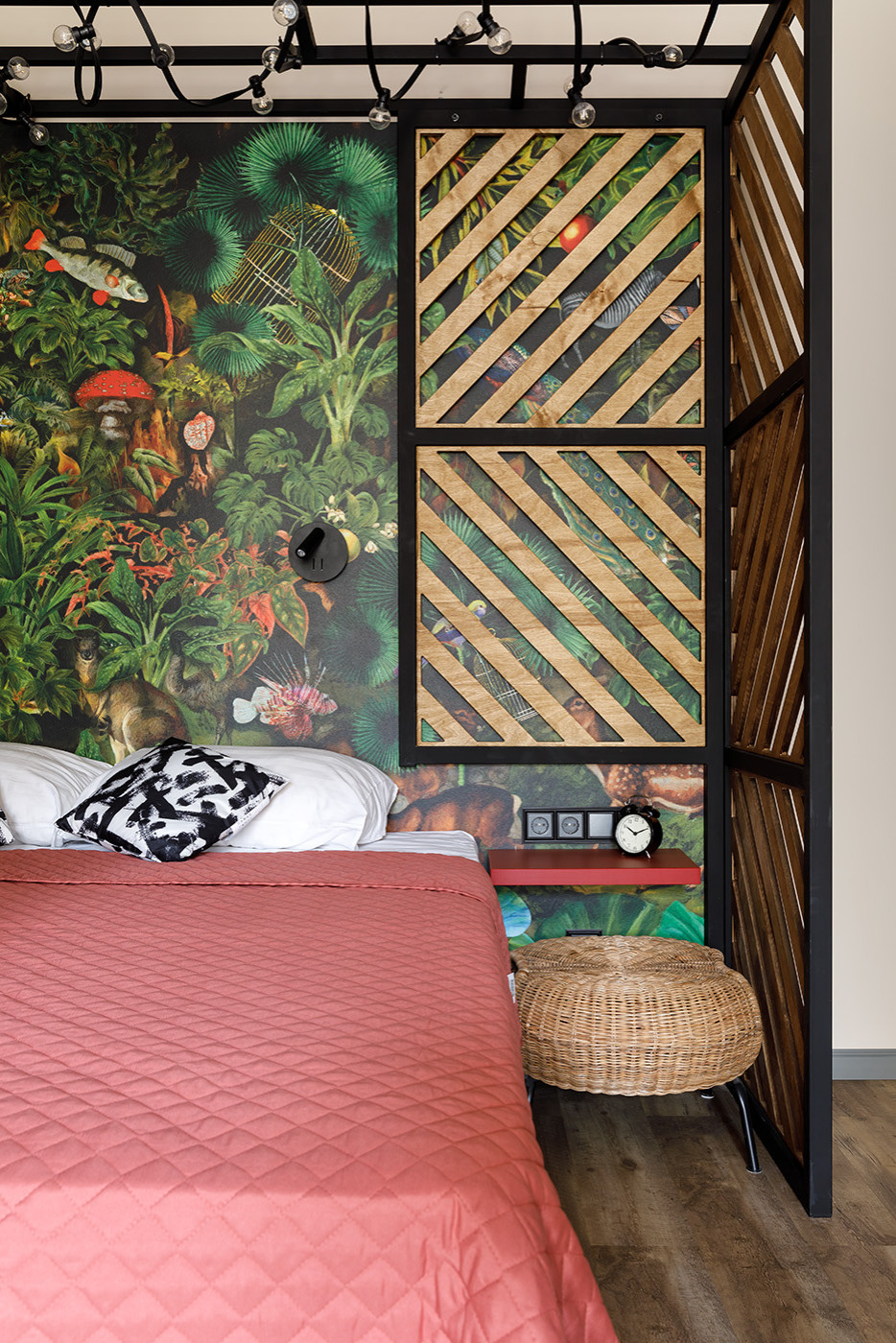 мини -отель Roomburg . Апартаменты Aura