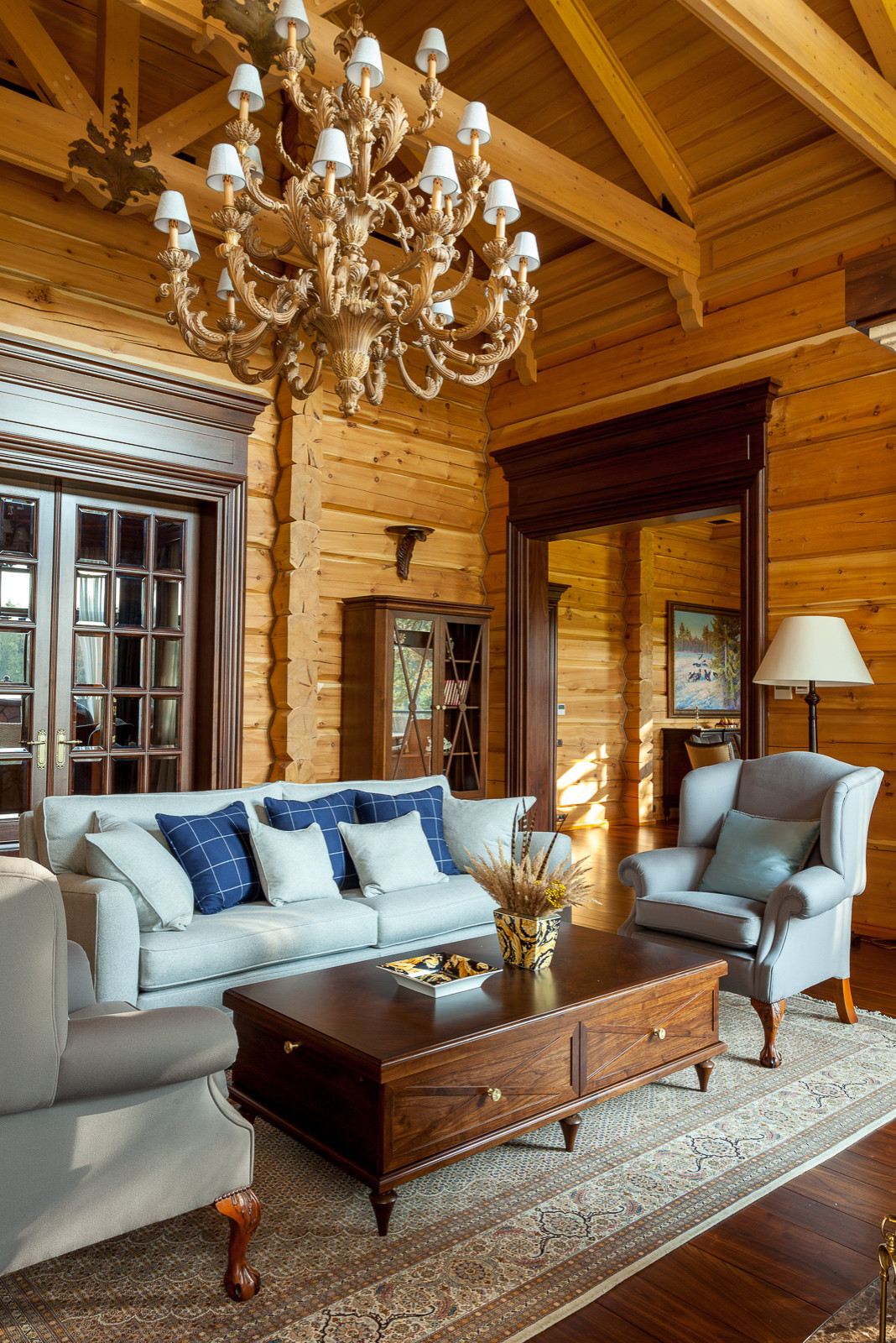 Деревянный дом в классическом стиле