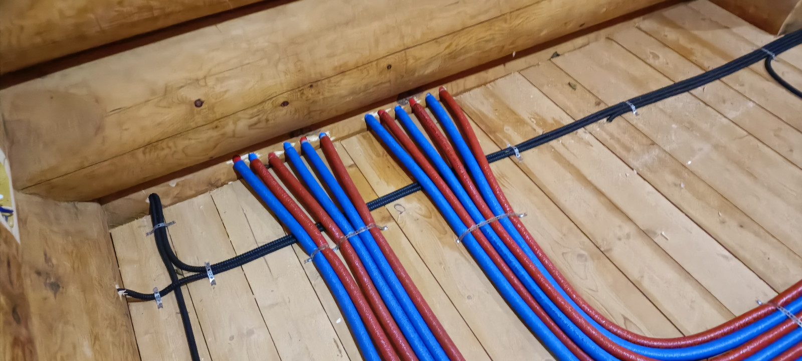 Обложка проекта: Отопление и водоснабжение в доме из кедра