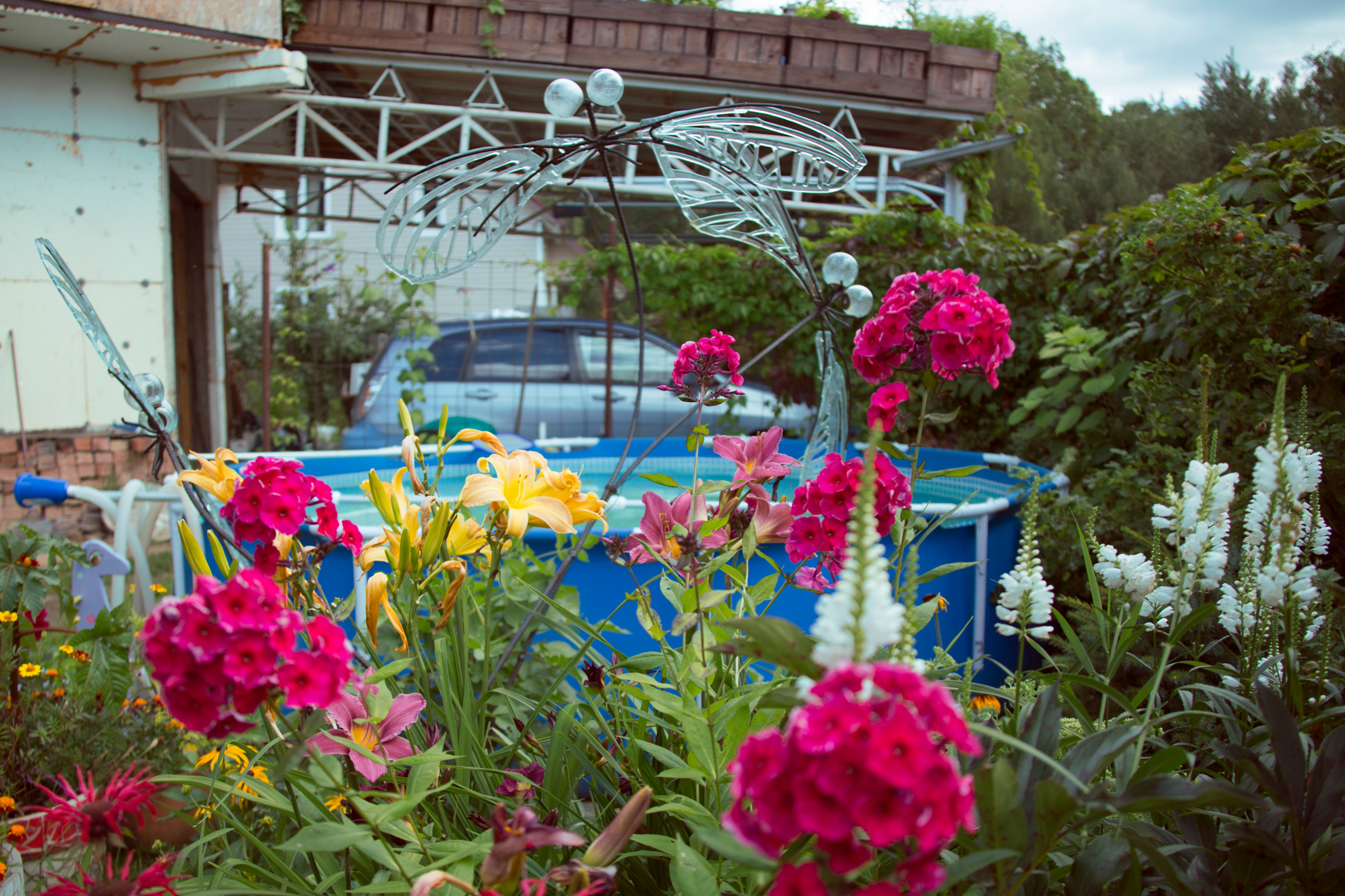 В гостях: Огород на крыше гаража в загородном доме