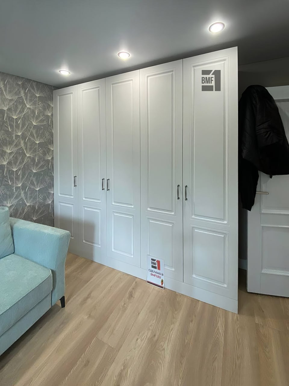 Распашной шкаф в гостиную 30072799