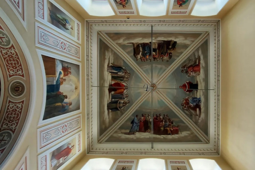 Роспись фриза под куполом церкви