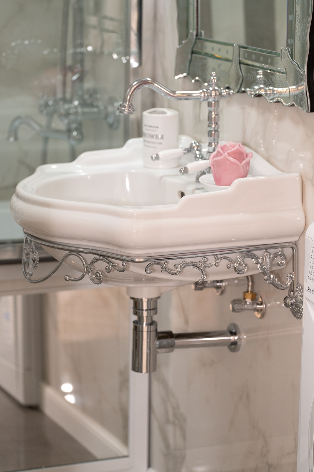 Двухкомнатная квартира 34кв.м. в неоклассическом стиле.