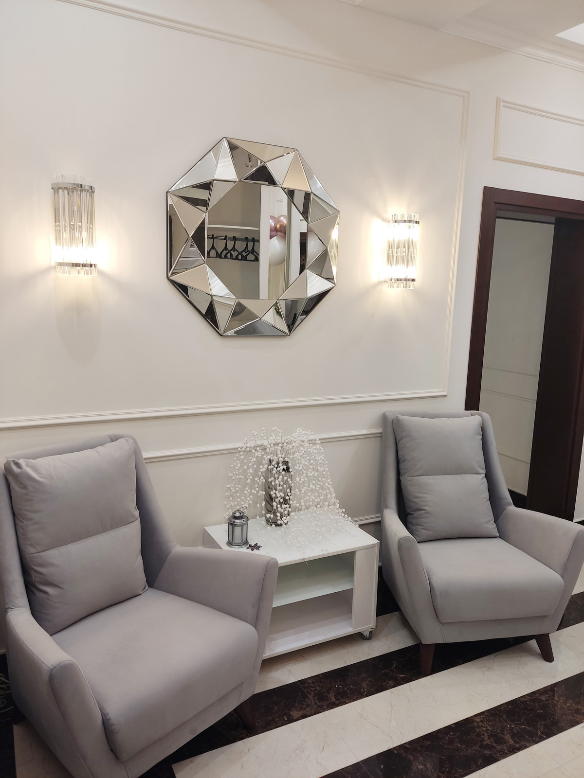 КОМПЛЕКТАЦИЯ ЗАГОРОДНОГО ДОМА ПЛОЩАДЬЮ 450,0М2 ОСВЕЩЕНИЕМ, МЕБЕЛЬЮ, ТЕКСТИЛЕМ.