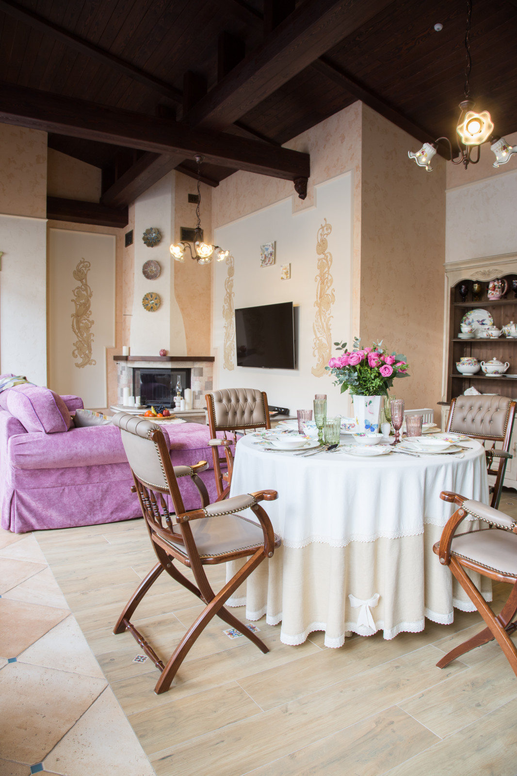 Интерьер гостевого дома в стиле Прованс. Интерьер бассейна (150 кв м)