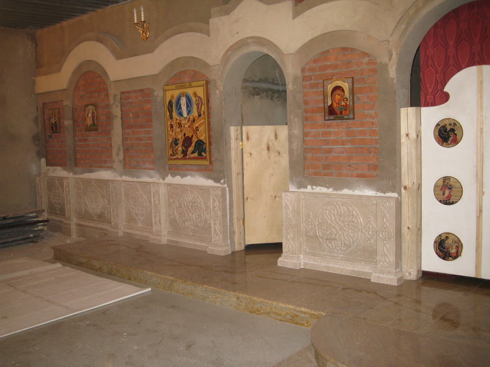 Иконостас в храме Пирогово.Московская область.