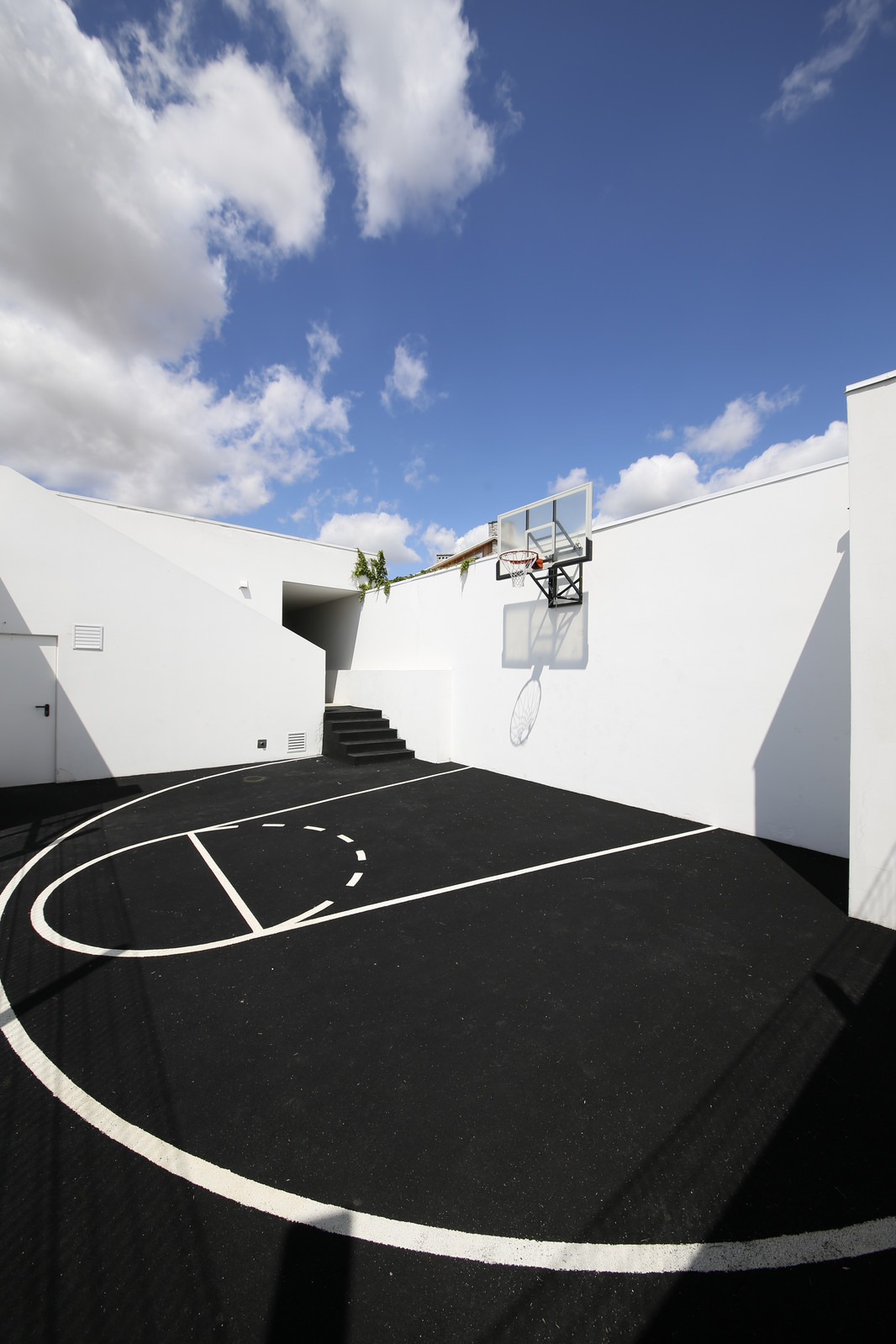 Современный дом c бассейном в Ростовской области