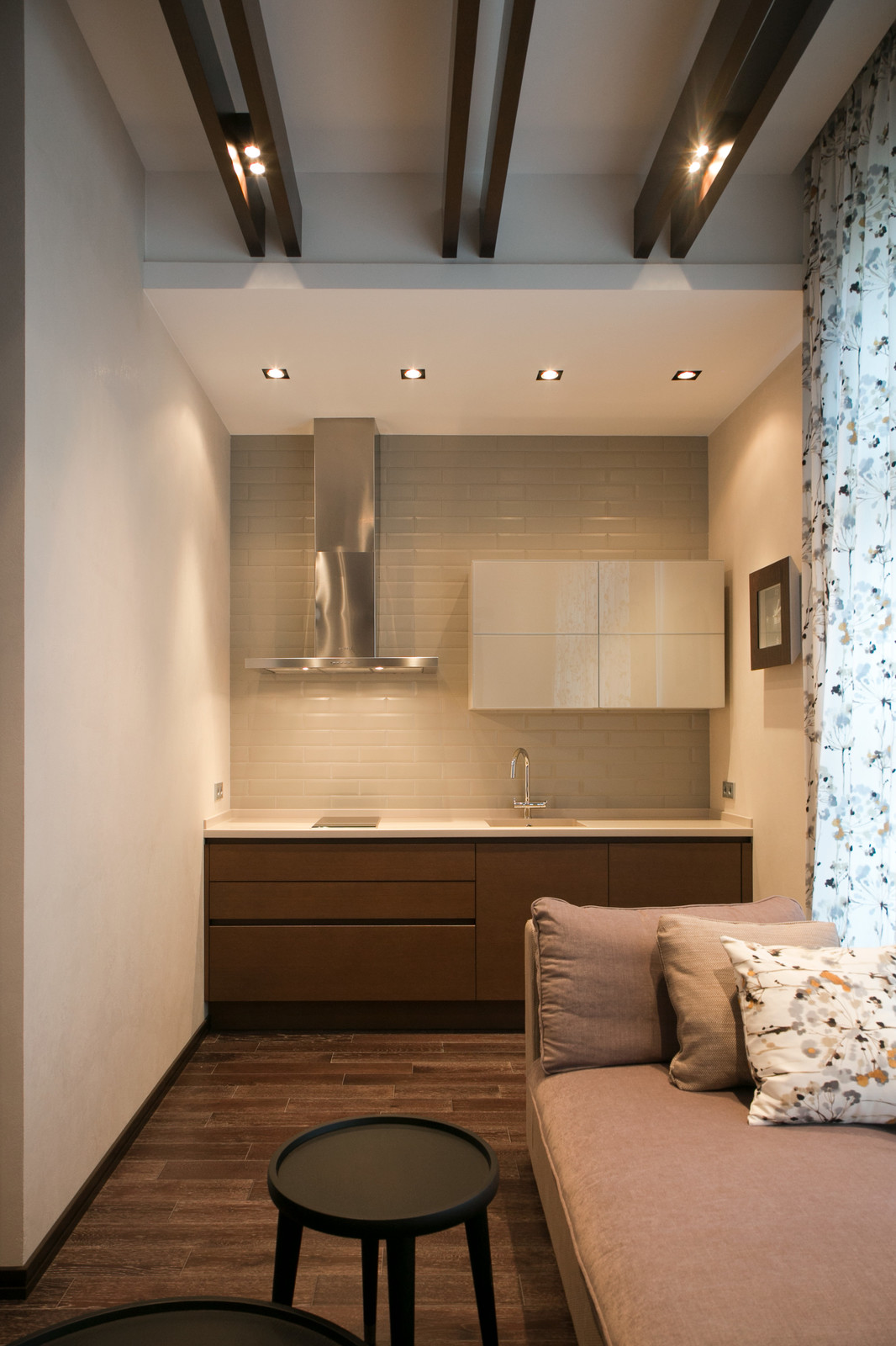 Вспомогательный дом с бассейном