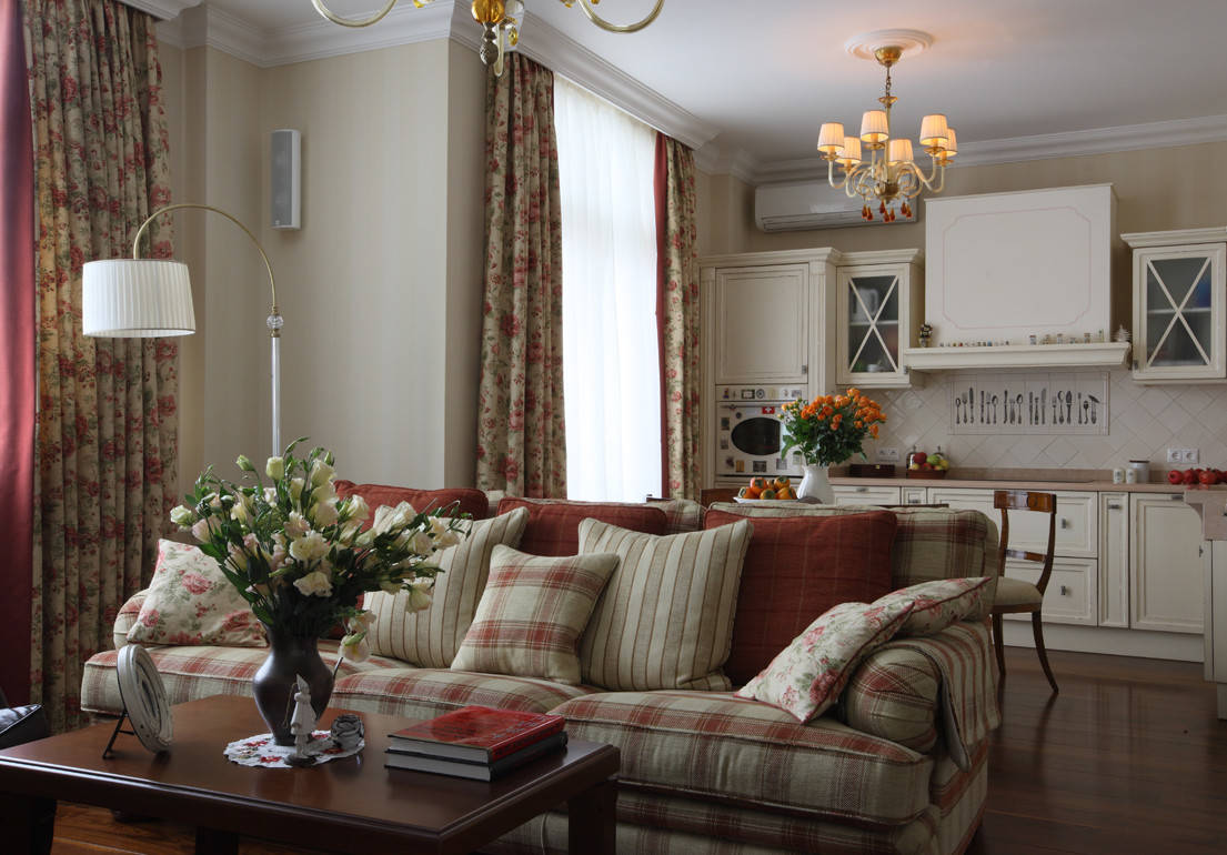 Houzz тур: Квартира с алым холлом и английской классикой