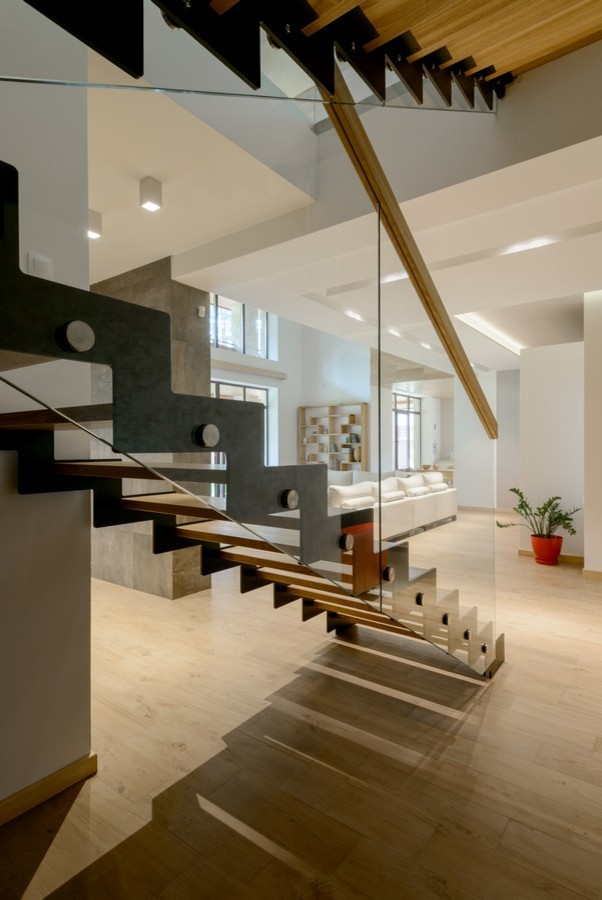 Просторный дом со вторым светом