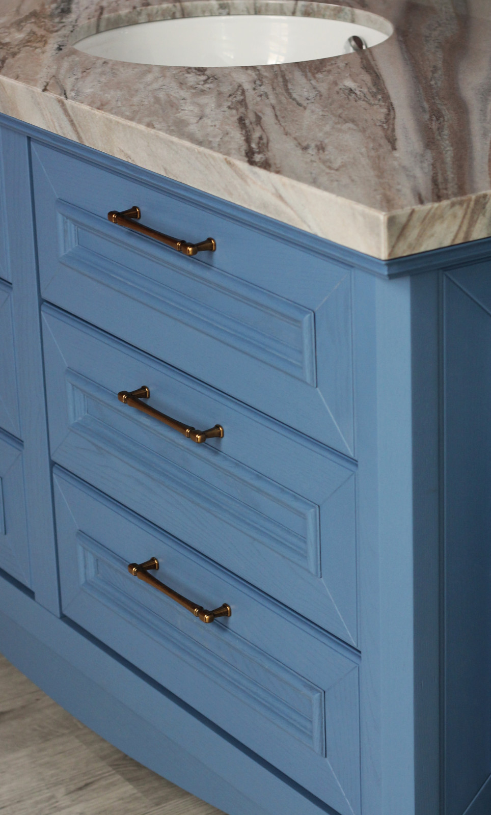 Тумба в ванную с подкладной раковиной