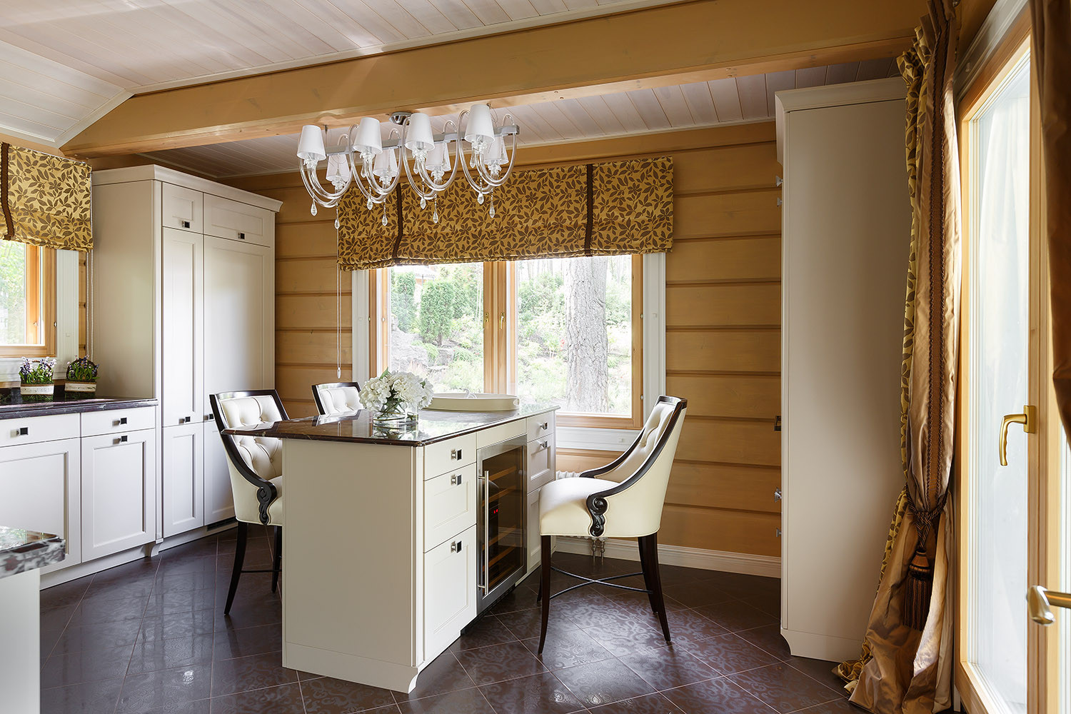 Загородный дом из клееного бруса компании Honka