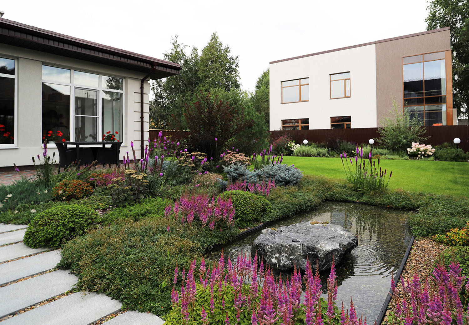 Руст и поперечно исчерченная дорожка