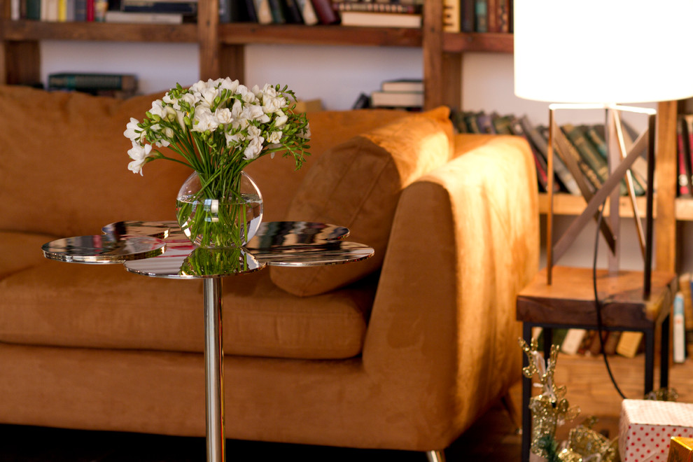 Композиция диван и латунный столик