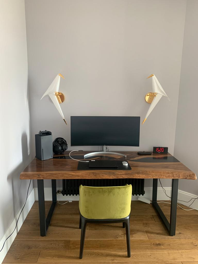 Письменный стол-река из массива дуба