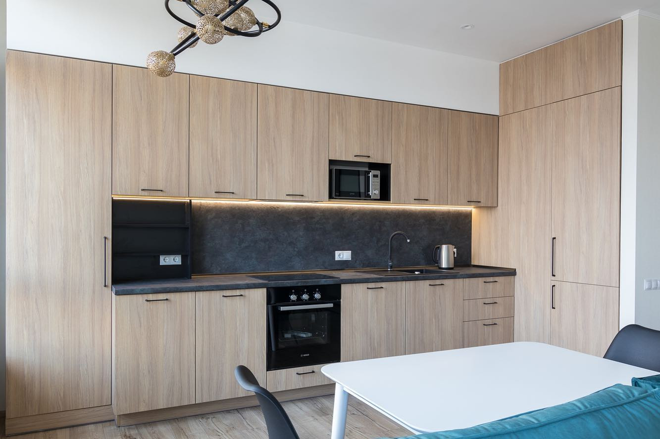 Бежевая кухня в классическом стиле