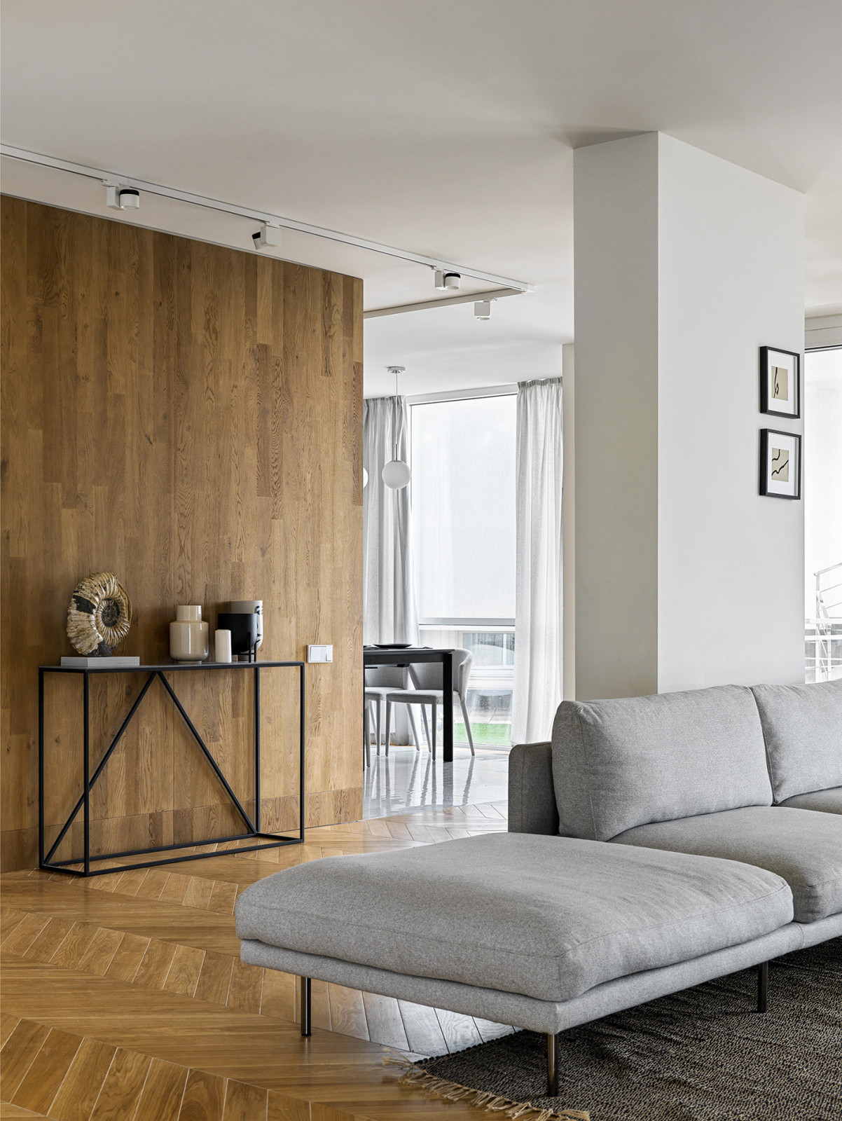 Seaside apartment with a sence of air