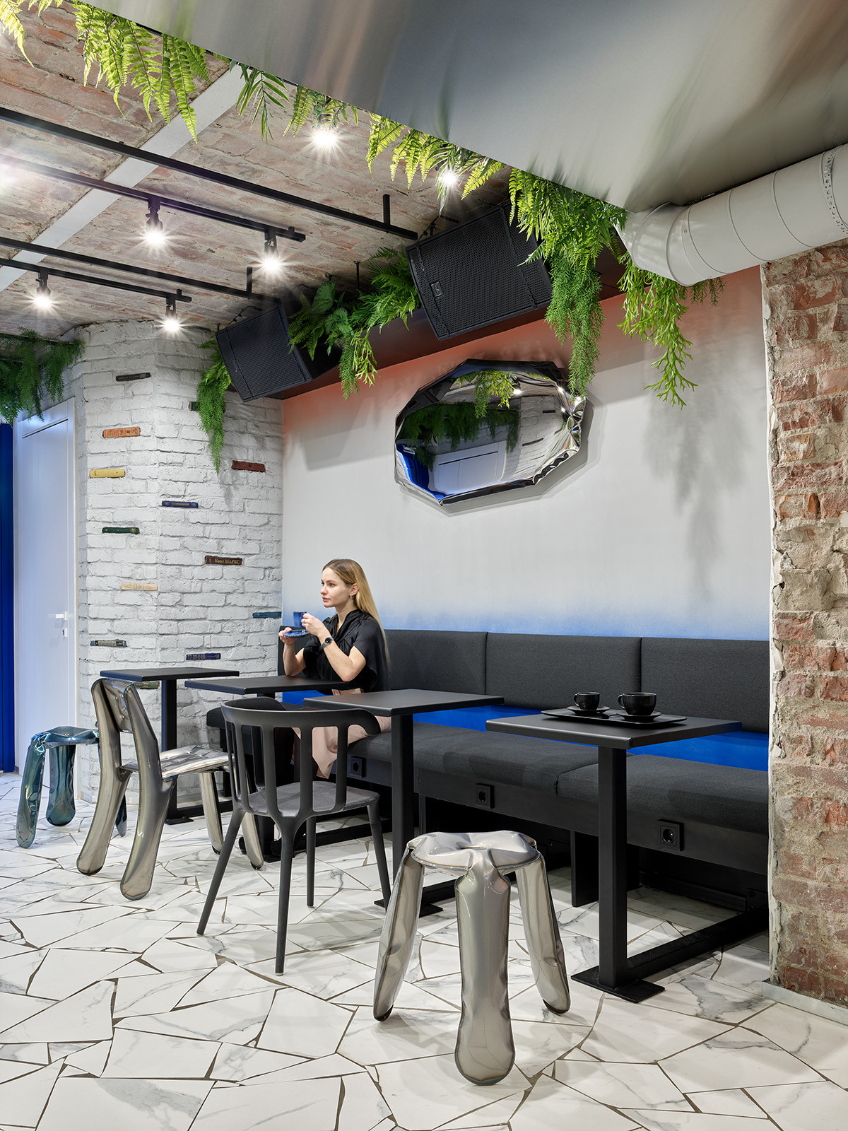 Кафе с нетривиальным названием 010110101 в центре Калиниграда