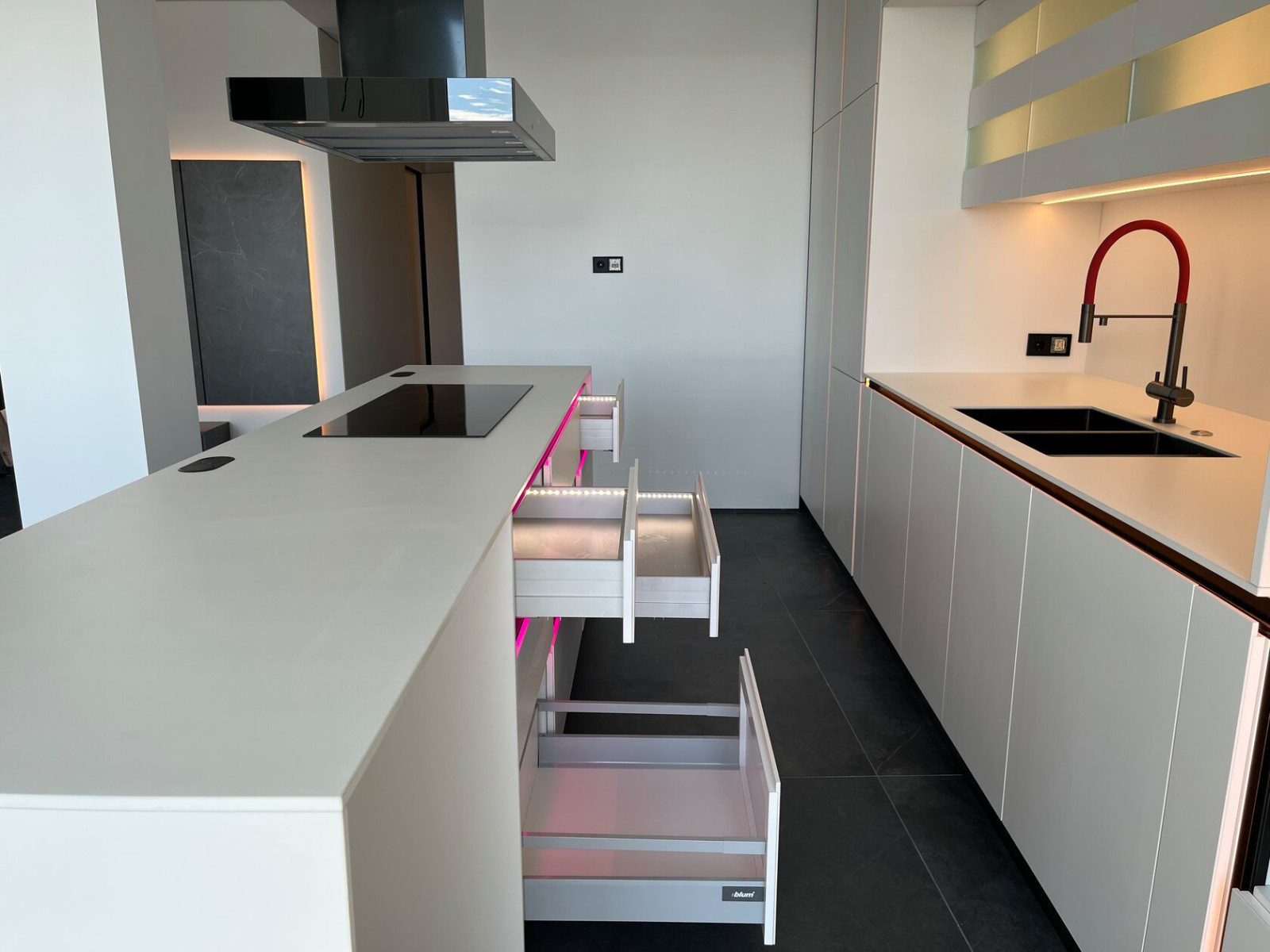 КУХНЯ "РЕЗКИЙ ЛОФТ"