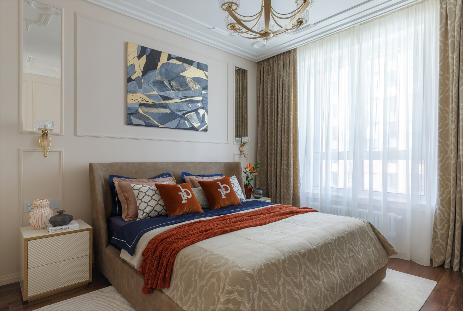 Современный интерьер в смешанном стиле.