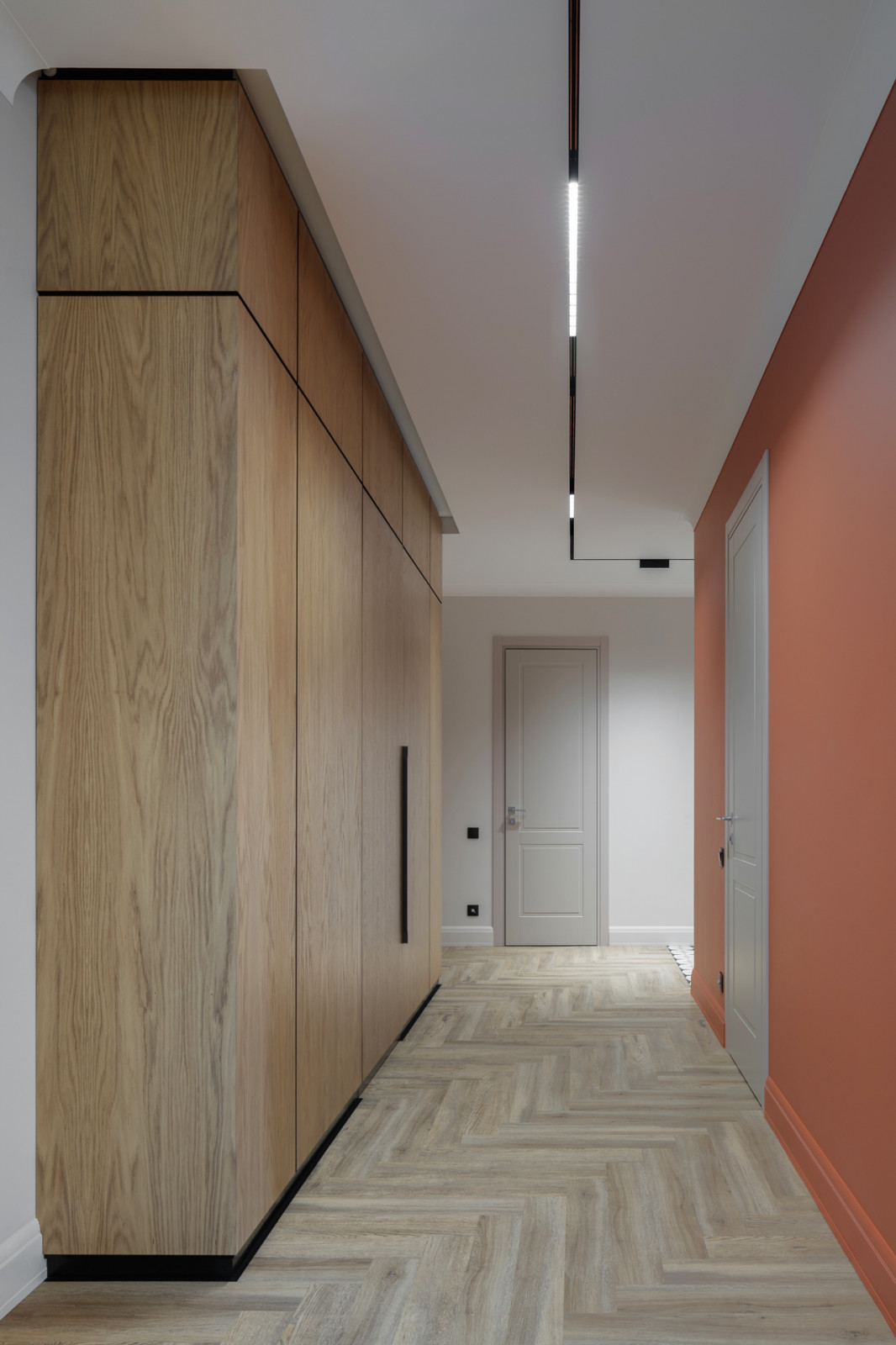 Шкаф в прихожей