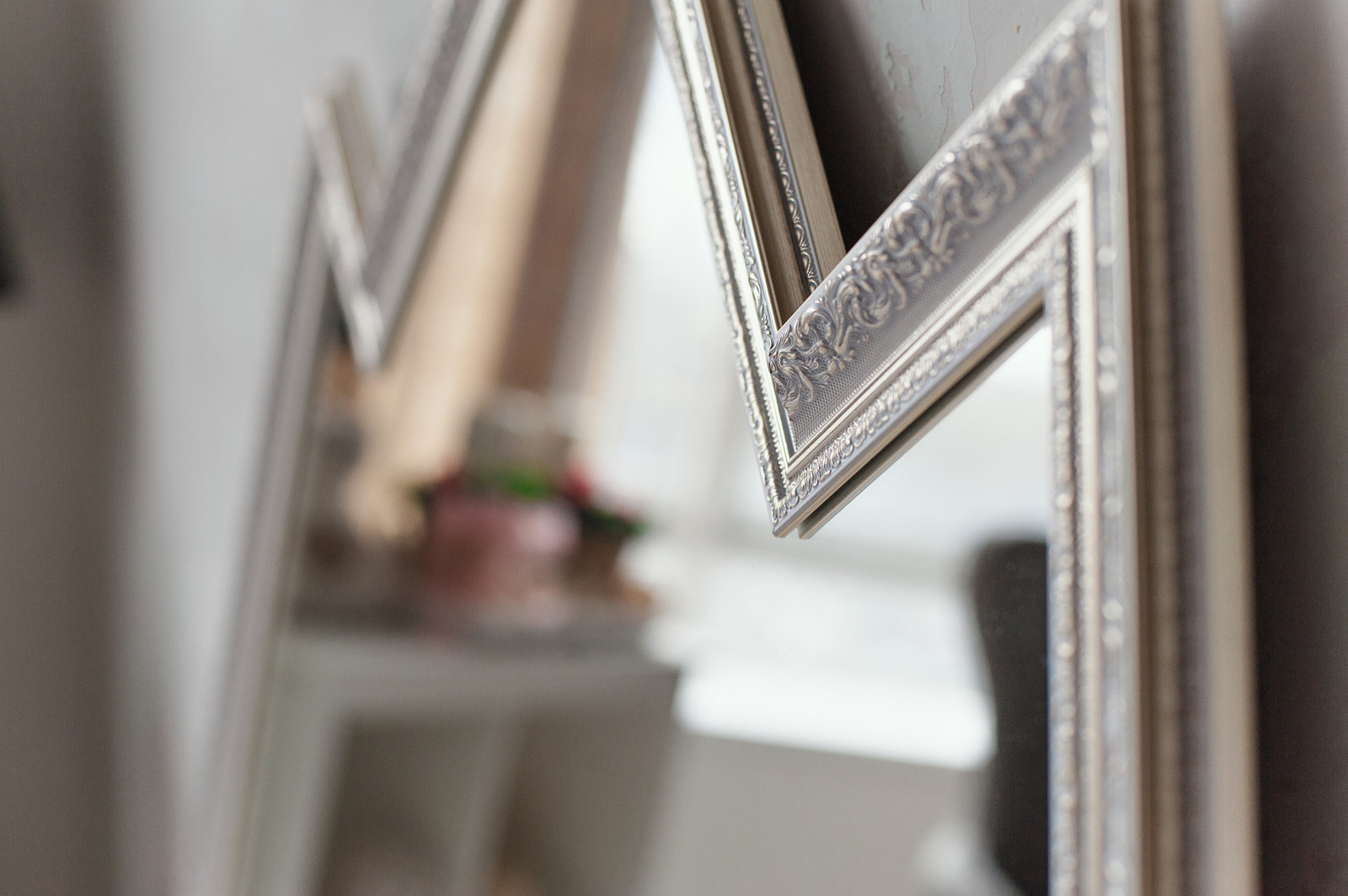 Интерьерное зеркало "Mirrored Tops".