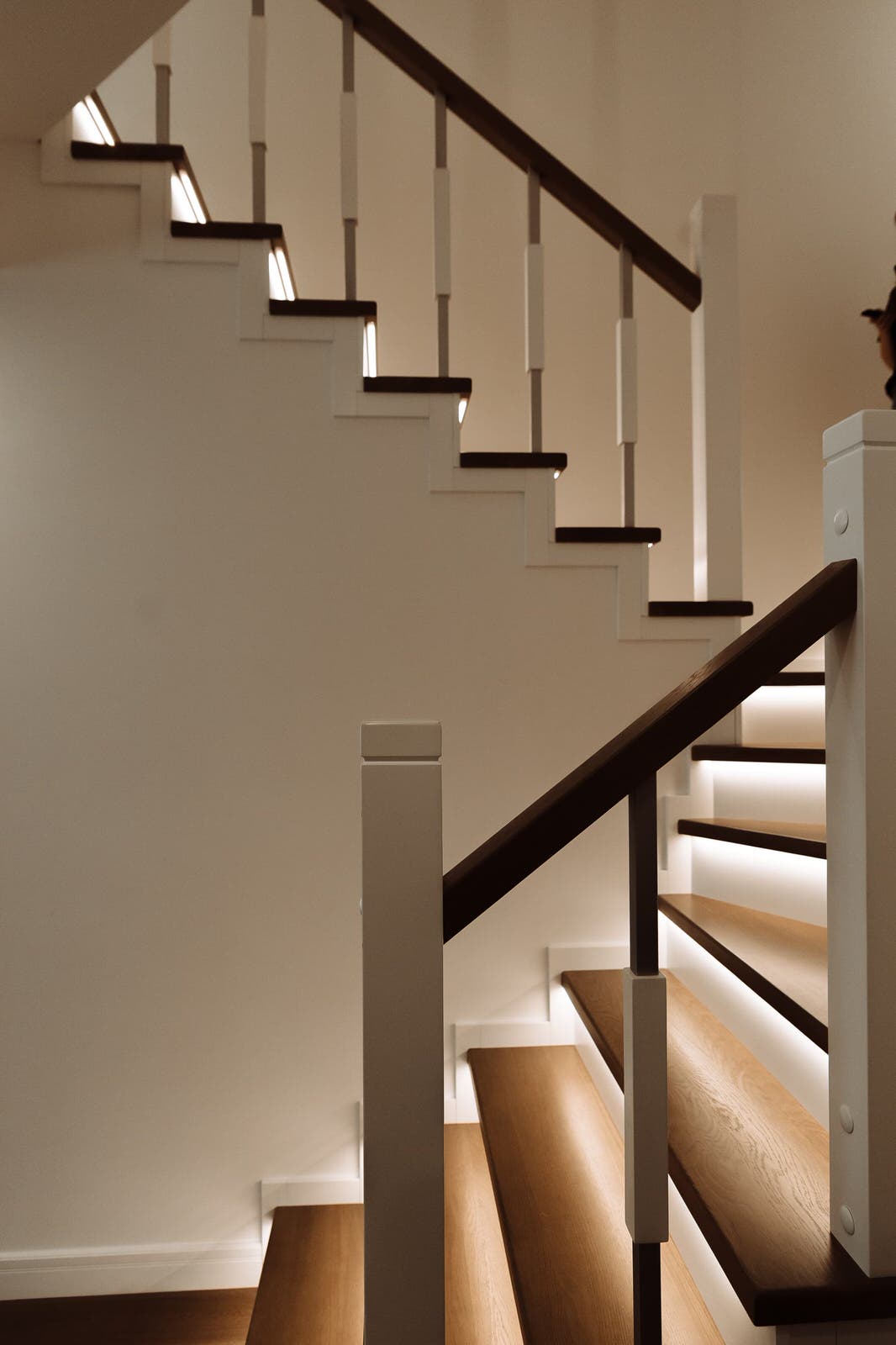 Проект 5 - Обшивка 3х этажей бетонной лестницы дубом