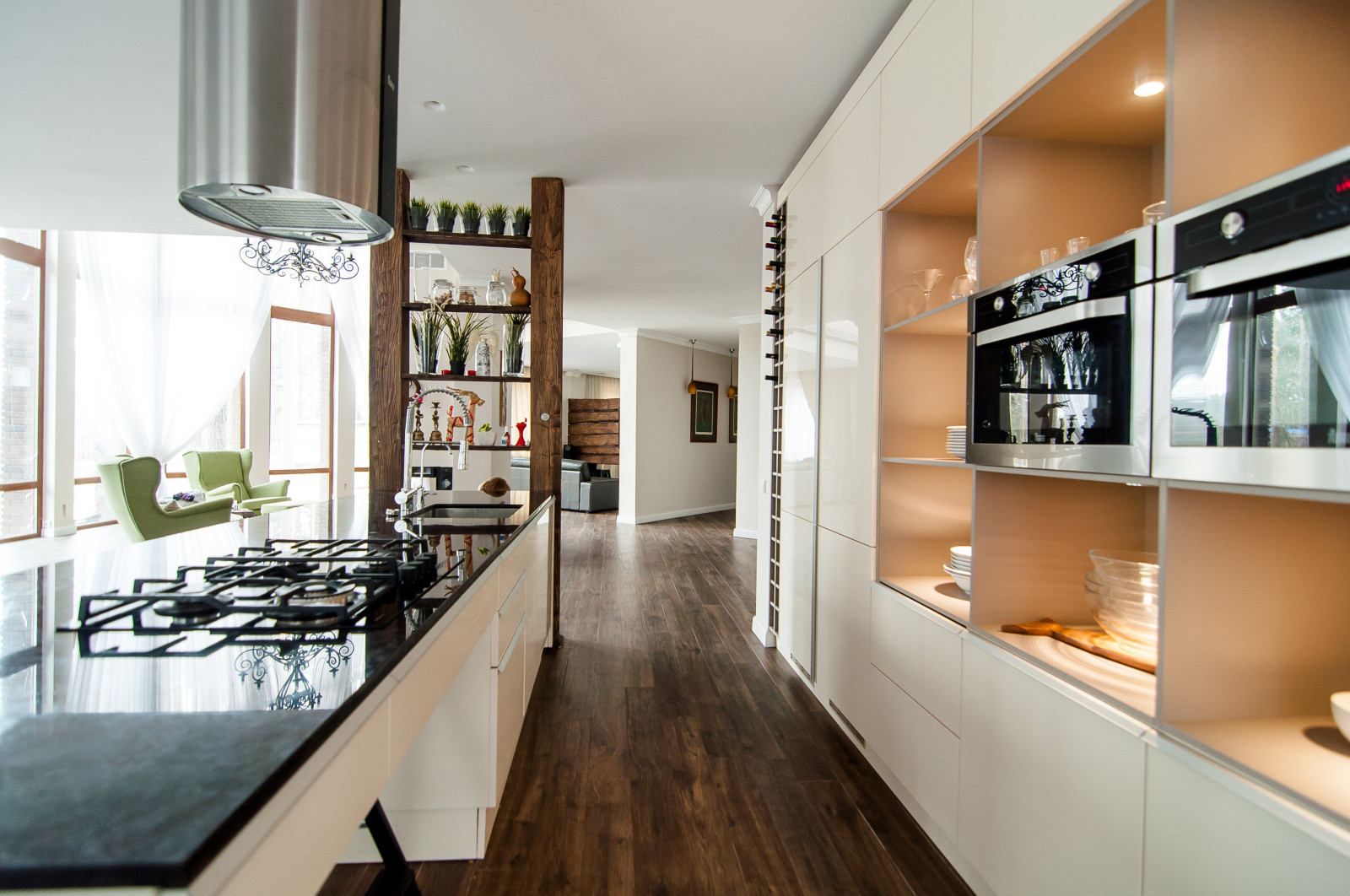 Кухня-гостиная загородного дома