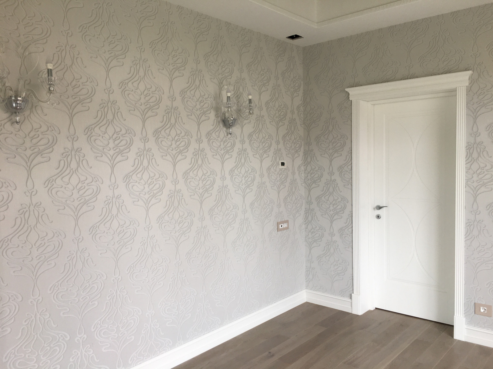 Интерьер в стиле современной классики с элементами Ар Деко.